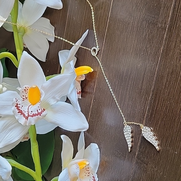 NWOT Angel wings necklace - Picture 1 of 6